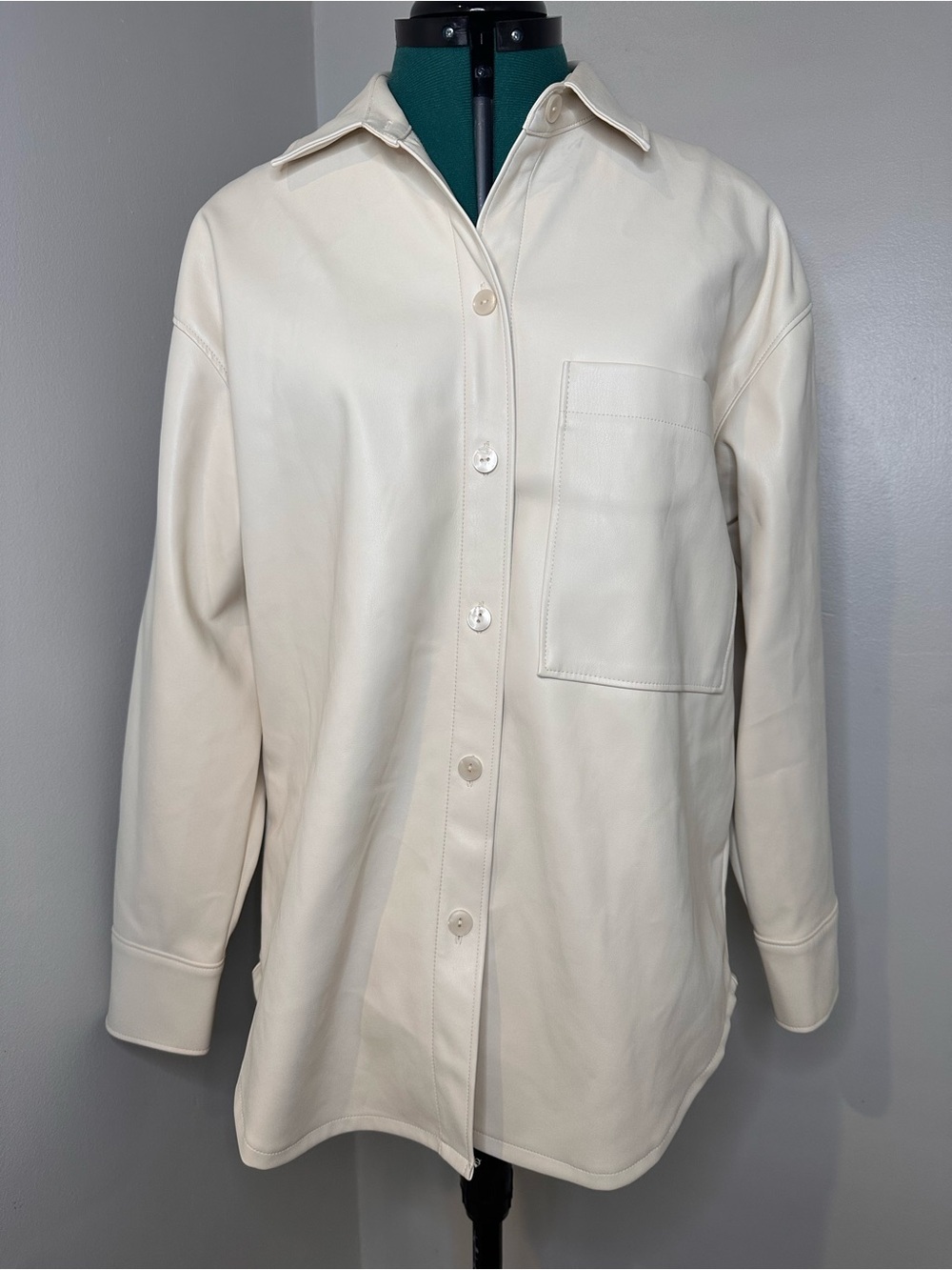 Abercrombie & Fitch Cream oversized vegan leather shirt jacket soft